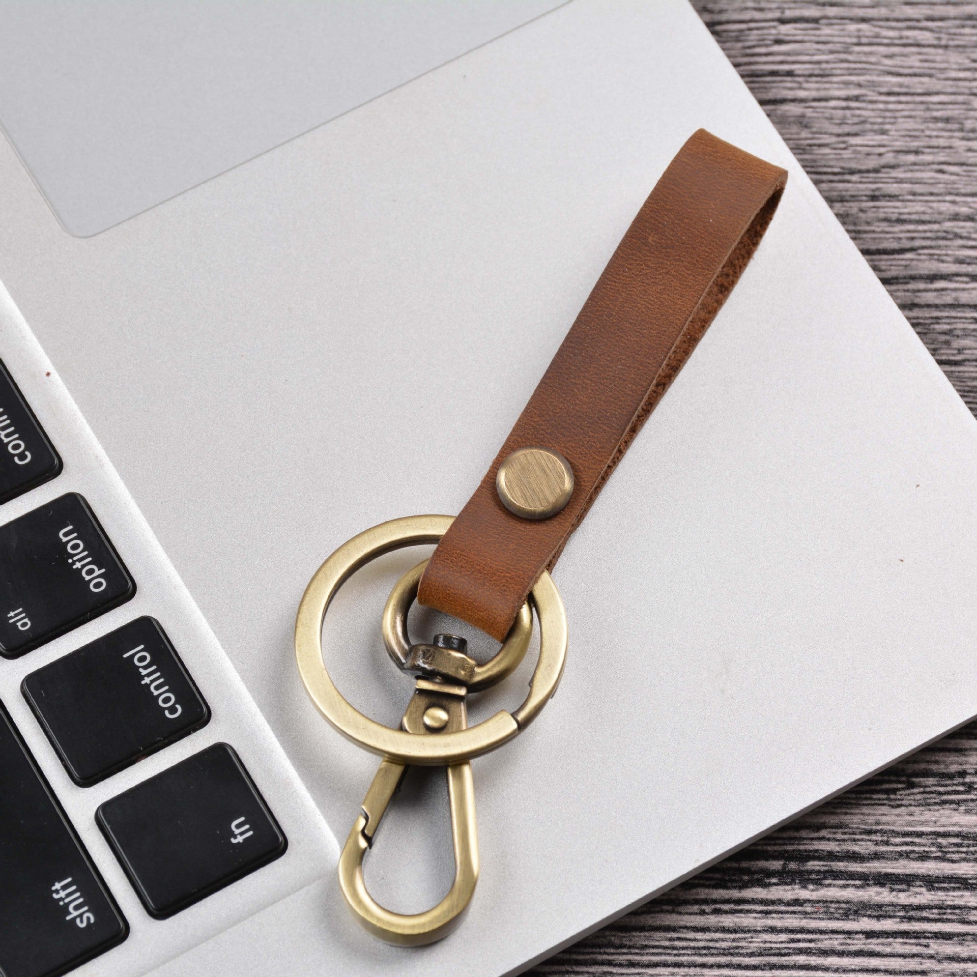 Wholesale Handmade Vintage Cowhide Bronze Car Keychain